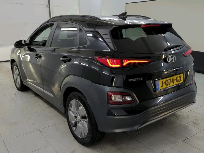 Hyundai Kona 64kWh* Дистроник* Подгрев* 100% SOH, снимка 4 - Автомобили и джипове - 52971594