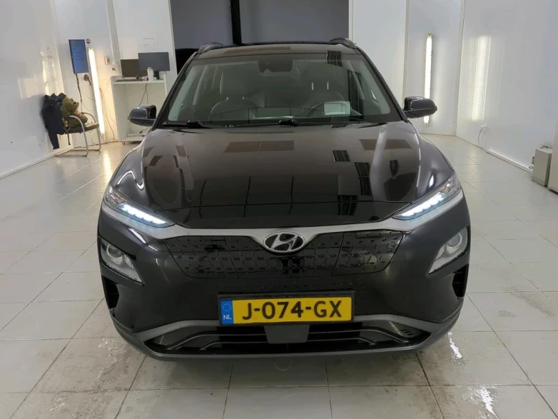 Hyundai Kona 64kWh* Дистроник* Подгрев* 100% SOH, снимка 3 - Автомобили и джипове - 52971594