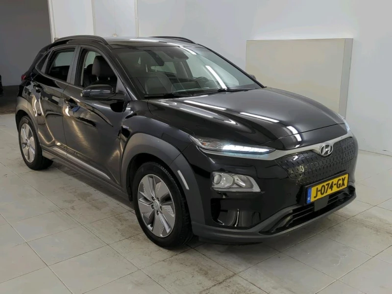 Hyundai Kona 64kWh* Дистроник* Подгрев* 100% SOH, снимка 2 - Автомобили и джипове - 52971594