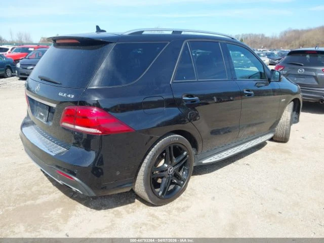 Mercedes-Benz GLE 43 AMG * КОЖА* ПОДГРЕВ* ПАНОРАМА* HARMAN KARDON* , снимка 4 - Автомобили и джипове - 54694092