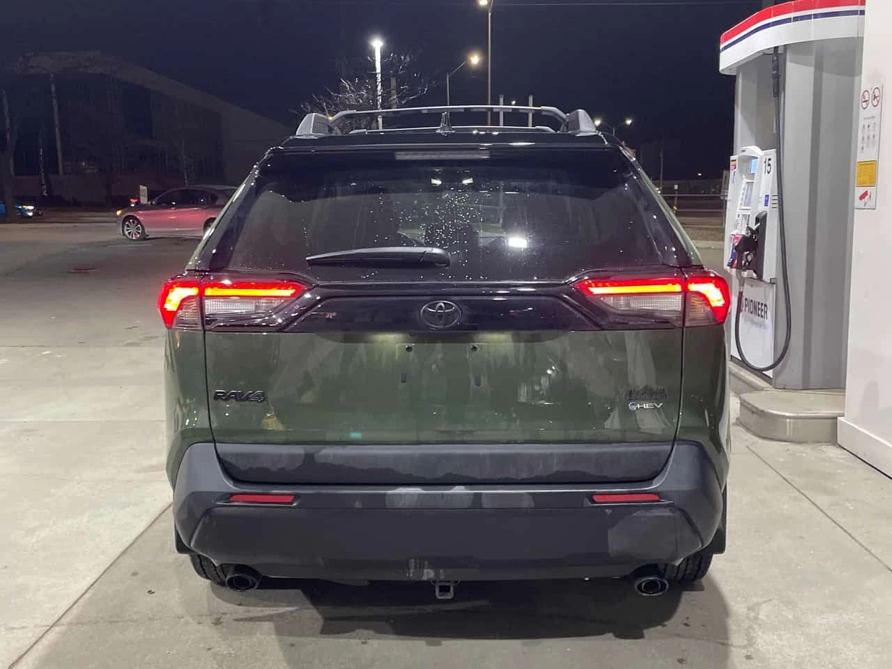 Toyota Rav4  Hybrid XLE AWD/CARFAX/PANO/ПОДГРЕВИ , снимка 4 - Автомобили и джипове - 53995910