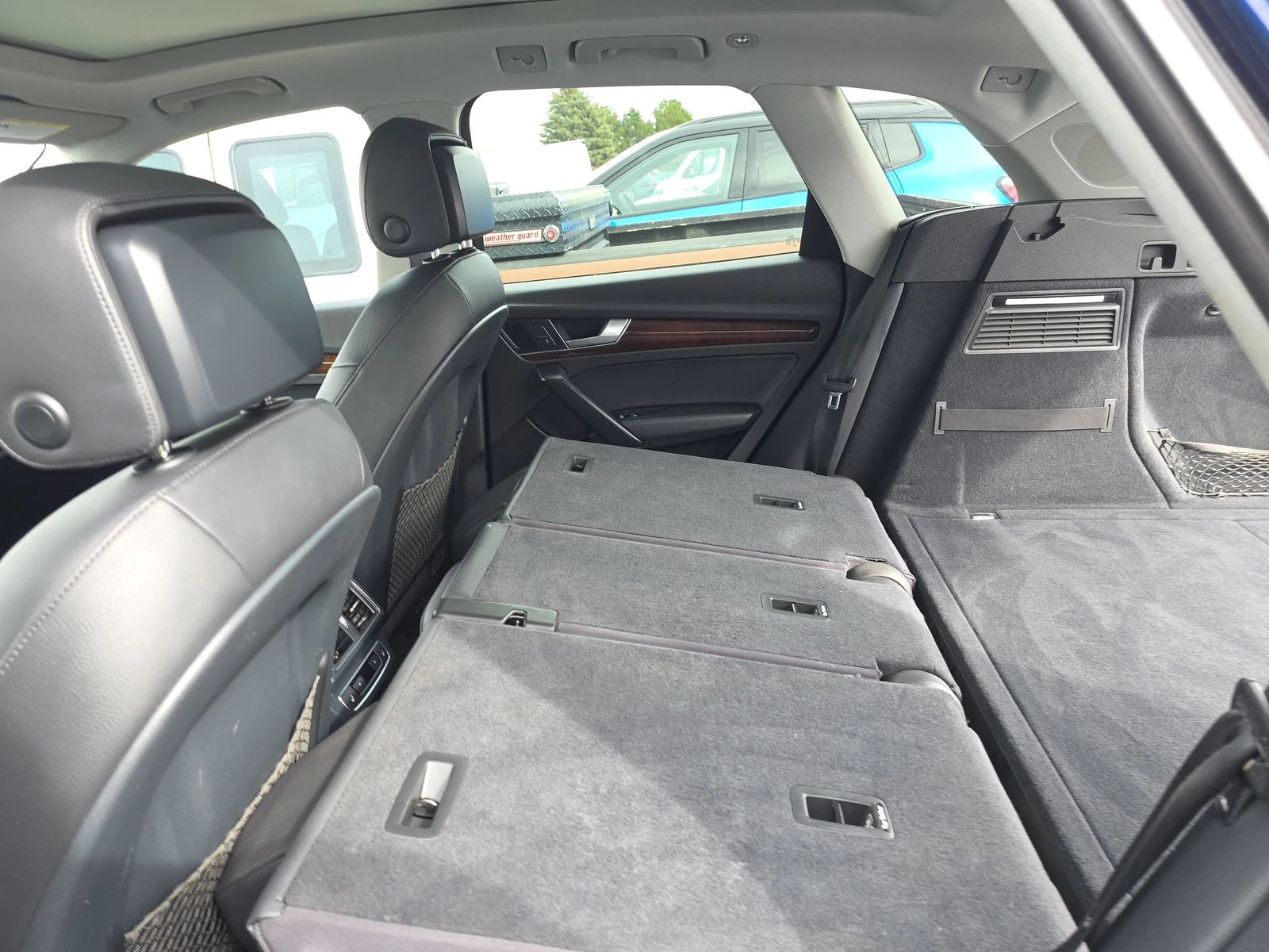 Audi Q5 2.0Т* ДИГИТАЛНО* ТАБЛО* 360КАМЕРА* ПОДГРЕВ* ПАНОРА, снимка 14 - Автомобили и джипове - 54125939