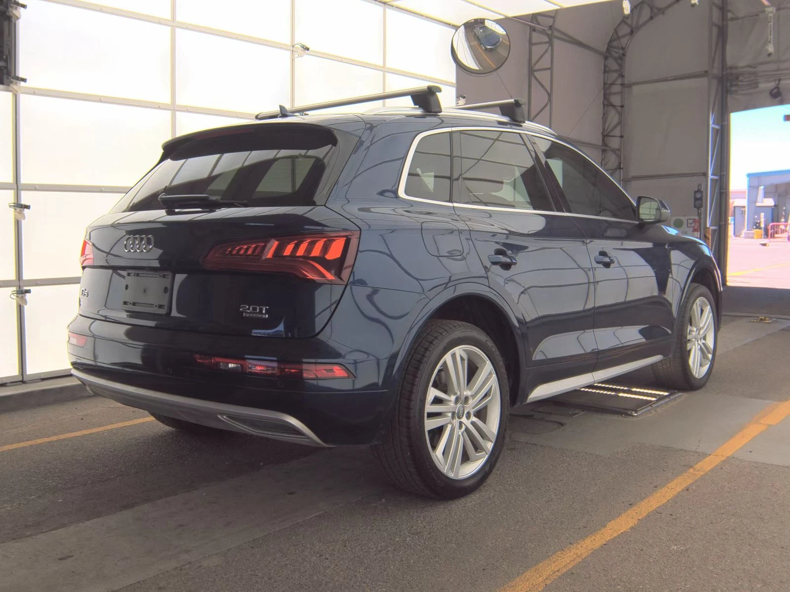 Audi Q5 2.0Т* ДИГИТАЛНО* ТАБЛО* 360КАМЕРА* ПОДГРЕВ* ПАНОРА, снимка 2 - Автомобили и джипове - 54125939