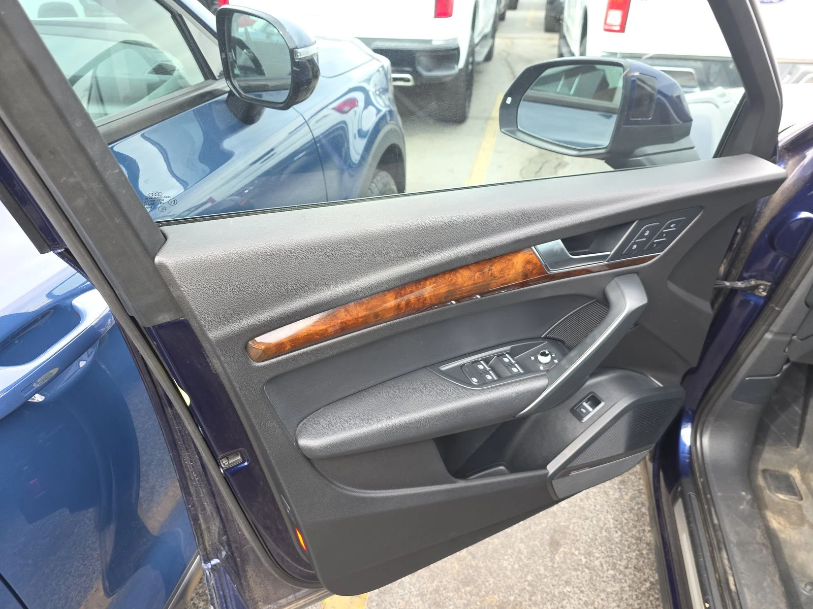 Audi Q5 2.0Т* ДИГИТАЛНО* ТАБЛО* 360КАМЕРА* ПОДГРЕВ* ПАНОРА, снимка 7 - Автомобили и джипове - 54125939