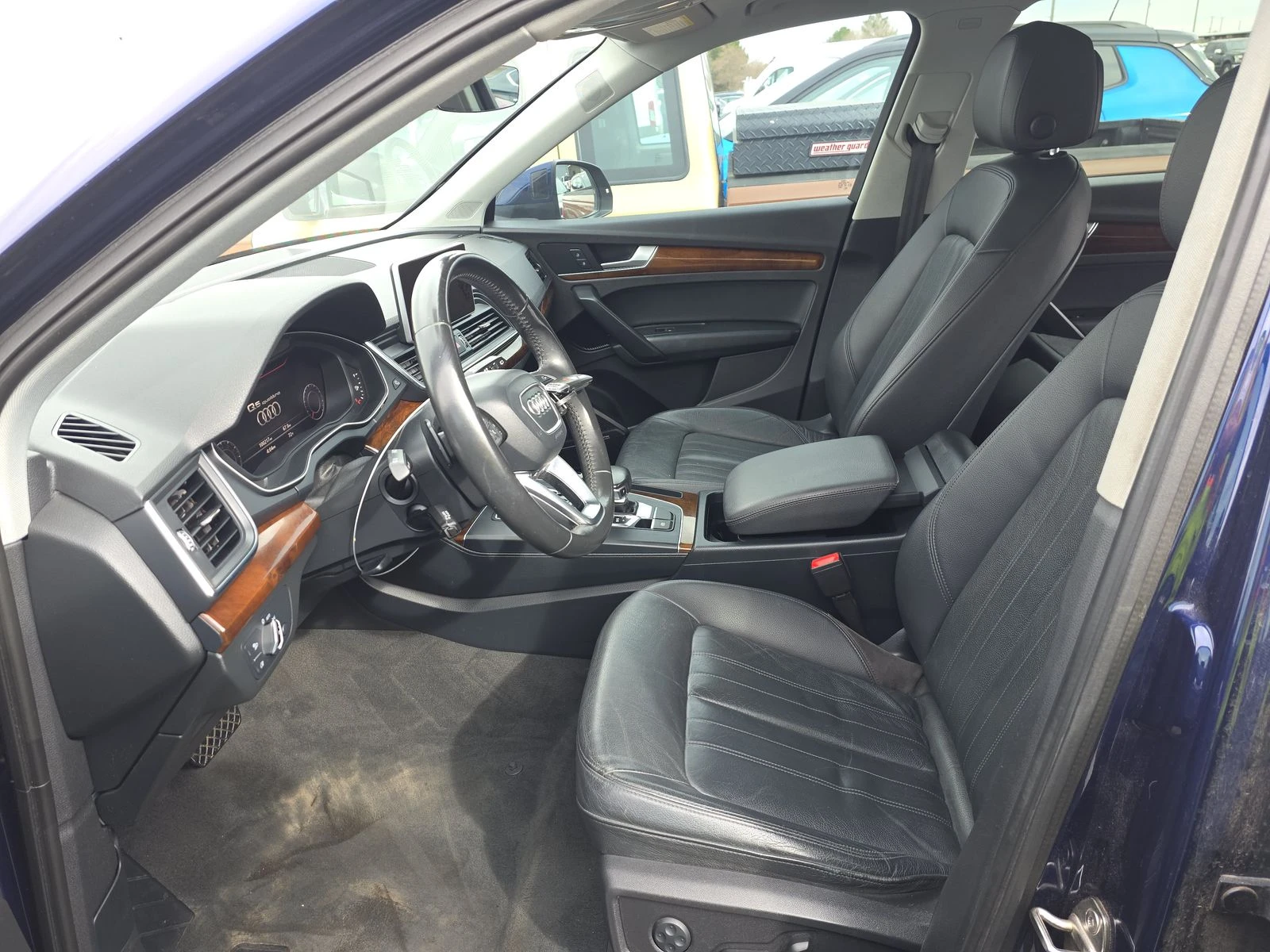 Audi Q5 2.0Т* ДИГИТАЛНО* ТАБЛО* 360КАМЕРА* ПОДГРЕВ* ПАНОРА, снимка 11 - Автомобили и джипове - 54125939