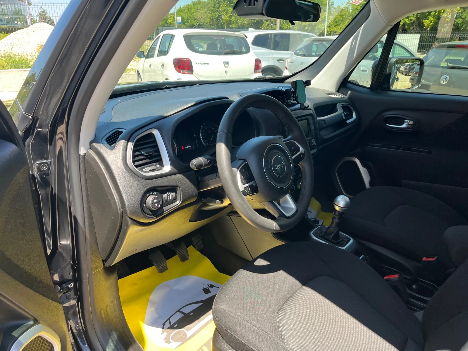 Jeep Renegade, снимка 12 - Автомобили и джипове - 55338159