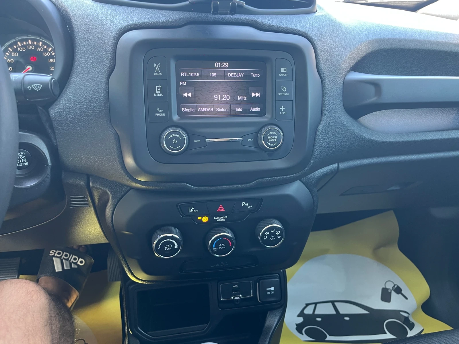 Jeep Renegade, снимка 13 - Автомобили и джипове - 55338159