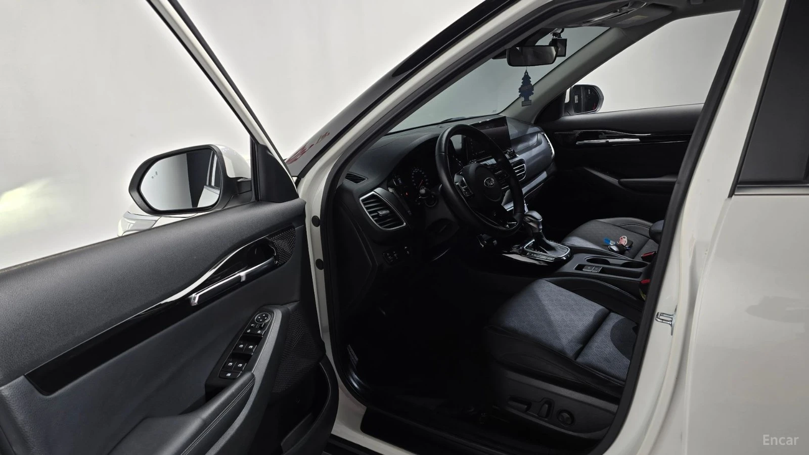 Kia Seltos 1.6 Turbo 2WD* КОЖА* ОБДУХВ* НАВИ, снимка 8 - Автомобили и джипове - 55493657