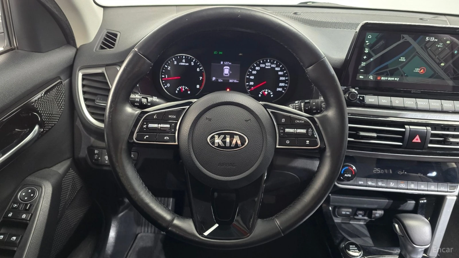 Kia Seltos 1.6 Turbo 2WD* КОЖА* ОБДУХВ* НАВИ, снимка 11 - Автомобили и джипове - 55493657