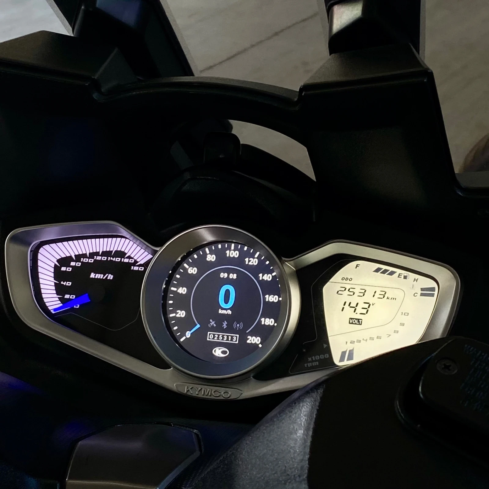 Kymco Xciting S 400, снимка 5 - Мотоциклети и мототехника - 54901618