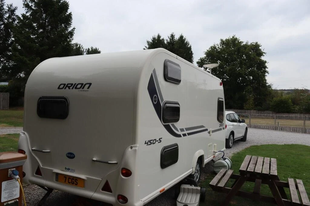 Каравана Bailey Orion 450-5, снимка 2 - Каравани и кемпери - 53966449