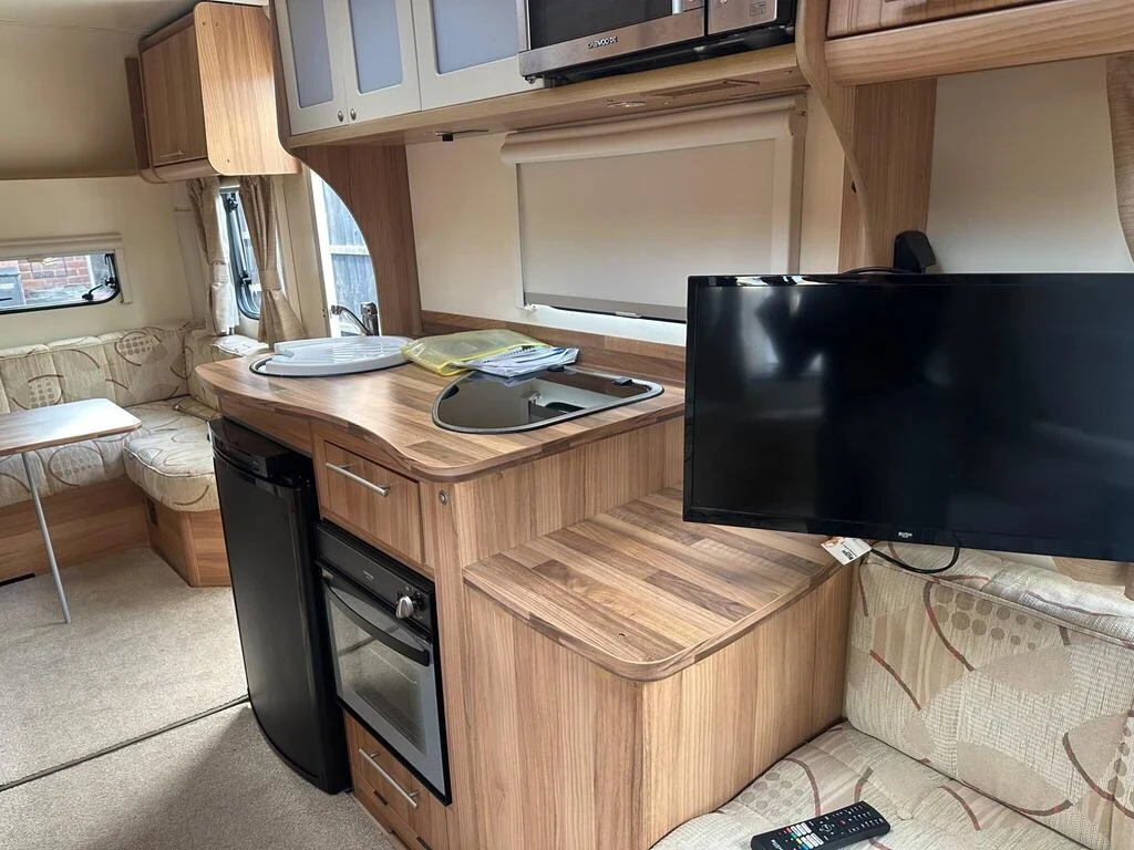 Каравана Bailey Orion 450-5, снимка 8 - Каравани и кемпери - 53966449