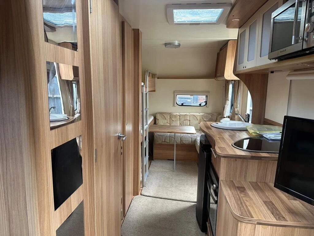 Каравана Bailey Orion 450-5, снимка 9 - Каравани и кемпери - 53966449