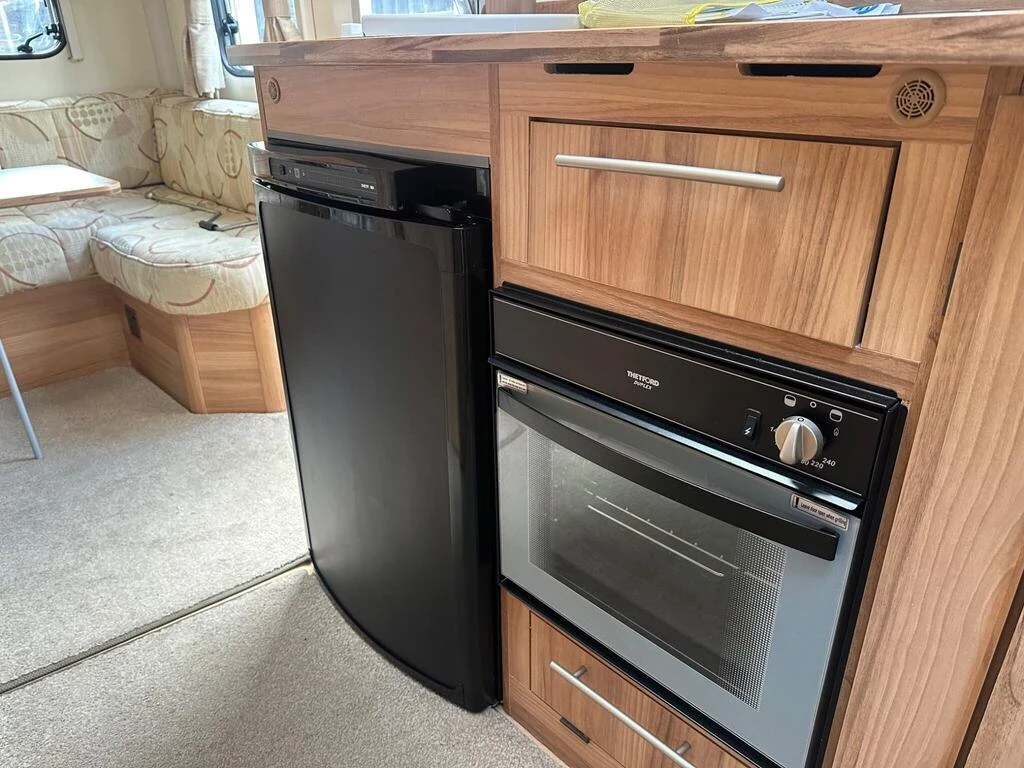 Каравана Bailey Orion 450-5, снимка 11 - Каравани и кемпери - 53966449