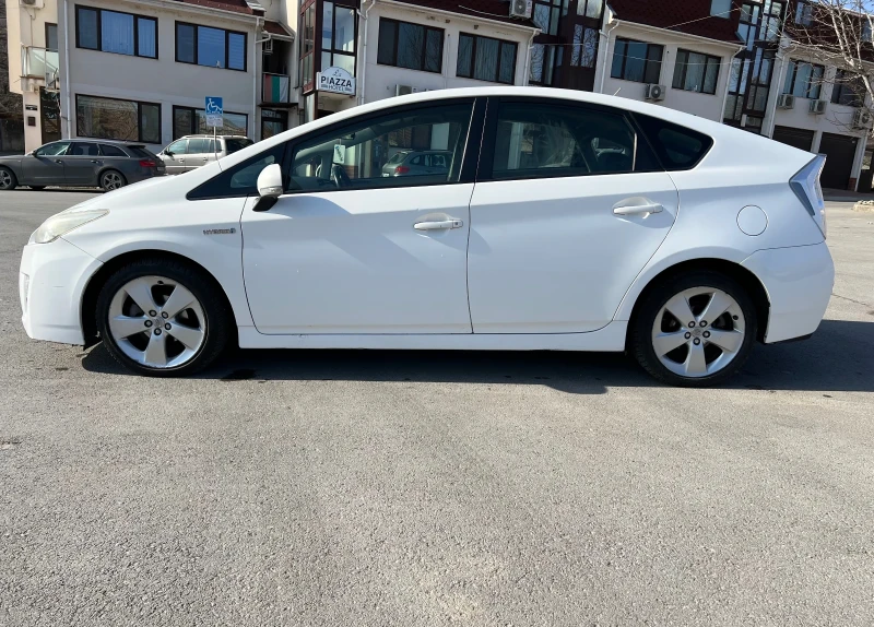 Toyota Prius 1, 8 Хибрит Кей лес , снимка 5 - Автомобили и джипове - 47232561