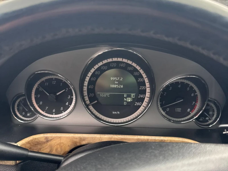 Mercedes-Benz E 500 4Matic , снимка 9 - Автомобили и джипове - 52811251