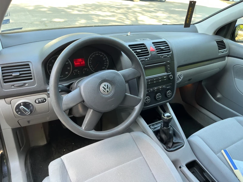 VW Golf 1.6 FSI, снимка 8 - Автомобили и джипове - 51150369