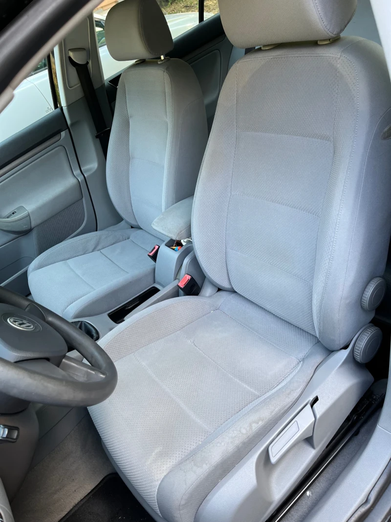 VW Golf 1.6 FSI, снимка 9 - Автомобили и джипове - 51150369