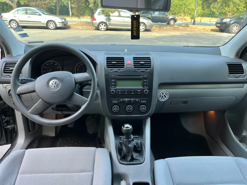 VW Golf 1.6 FSI, снимка 7 - Автомобили и джипове - 51150369