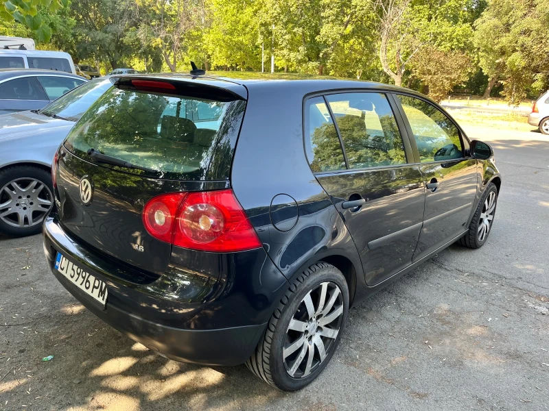 VW Golf 1.6 FSI, снимка 4 - Автомобили и джипове - 51150369