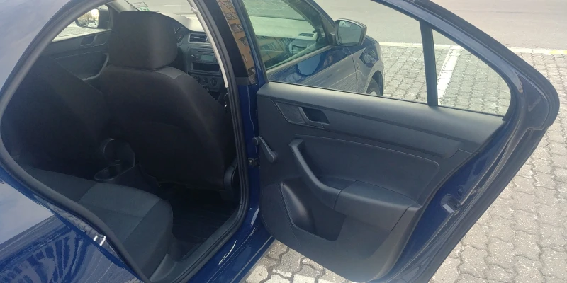Skoda Rapid 1.6 tdi, снимка 4 - Автомобили и джипове - 52334180