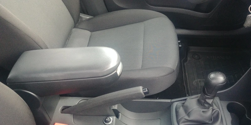 Skoda Rapid 1.6 tdi, снимка 6 - Автомобили и джипове - 52334180