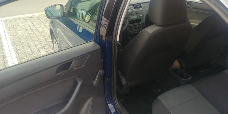 Skoda Rapid 1.6 tdi, снимка 5 - Автомобили и джипове - 52334180