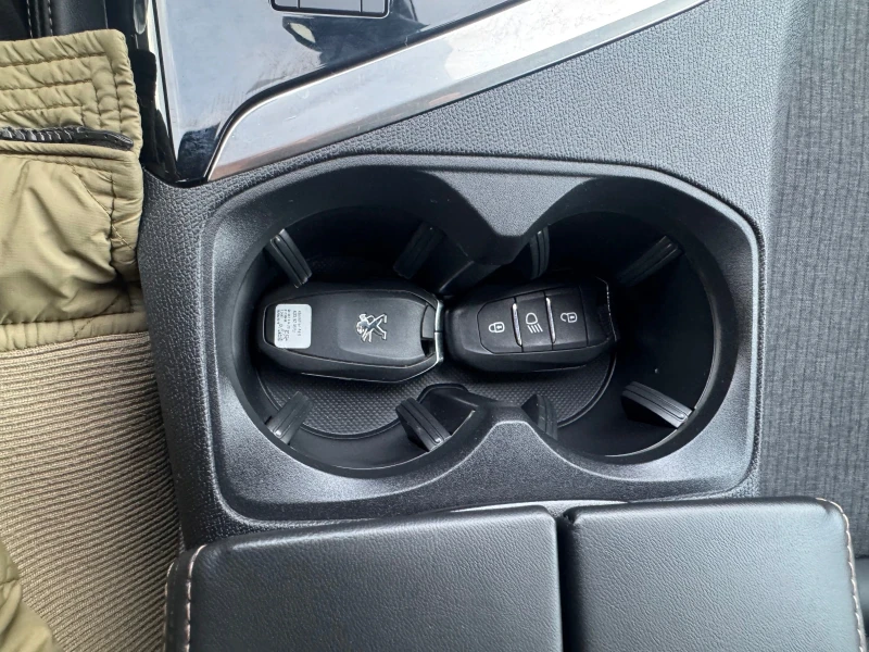 Peugeot 3008 GT-Line 1.5HDI FULL EURO-6, снимка 15 - Автомобили и джипове - 52587328