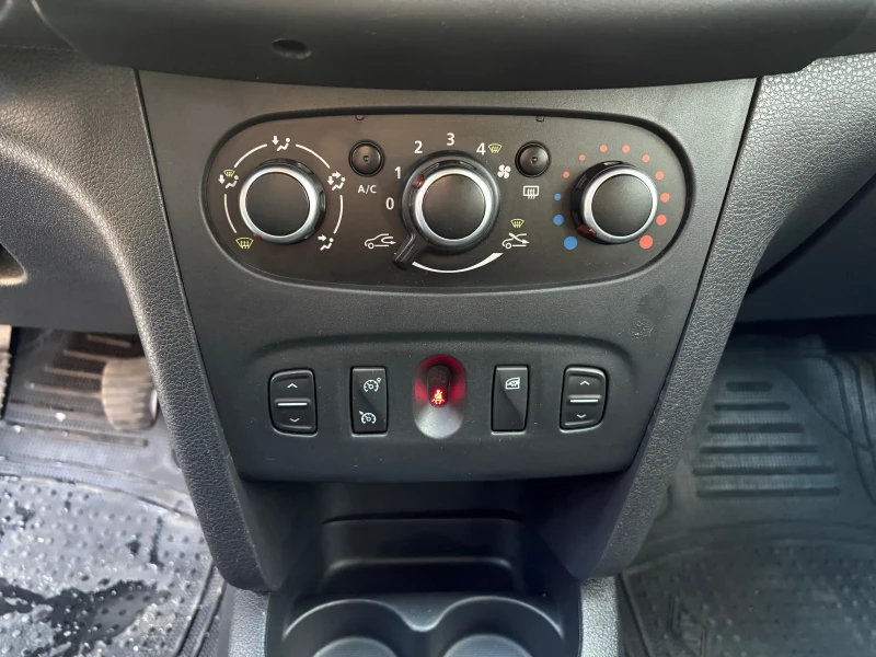 Dacia Logan 1.5 dci Stepway , снимка 6 - Автомобили и джипове - 52833529