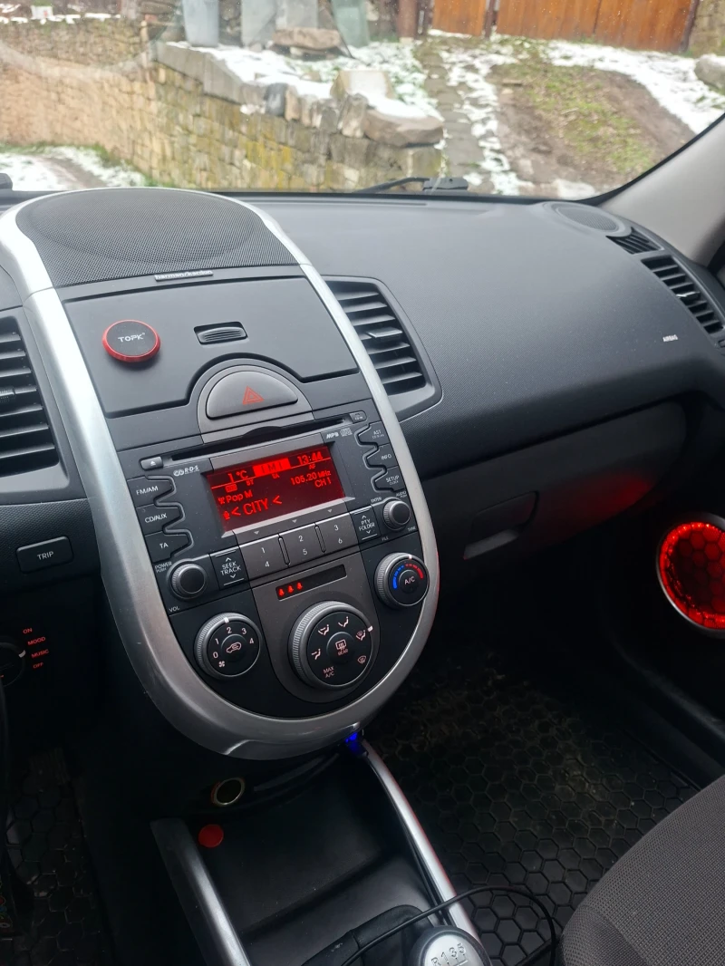 Kia Soul 1.6i-126ps, снимка 8 - Автомобили и джипове - 53097755