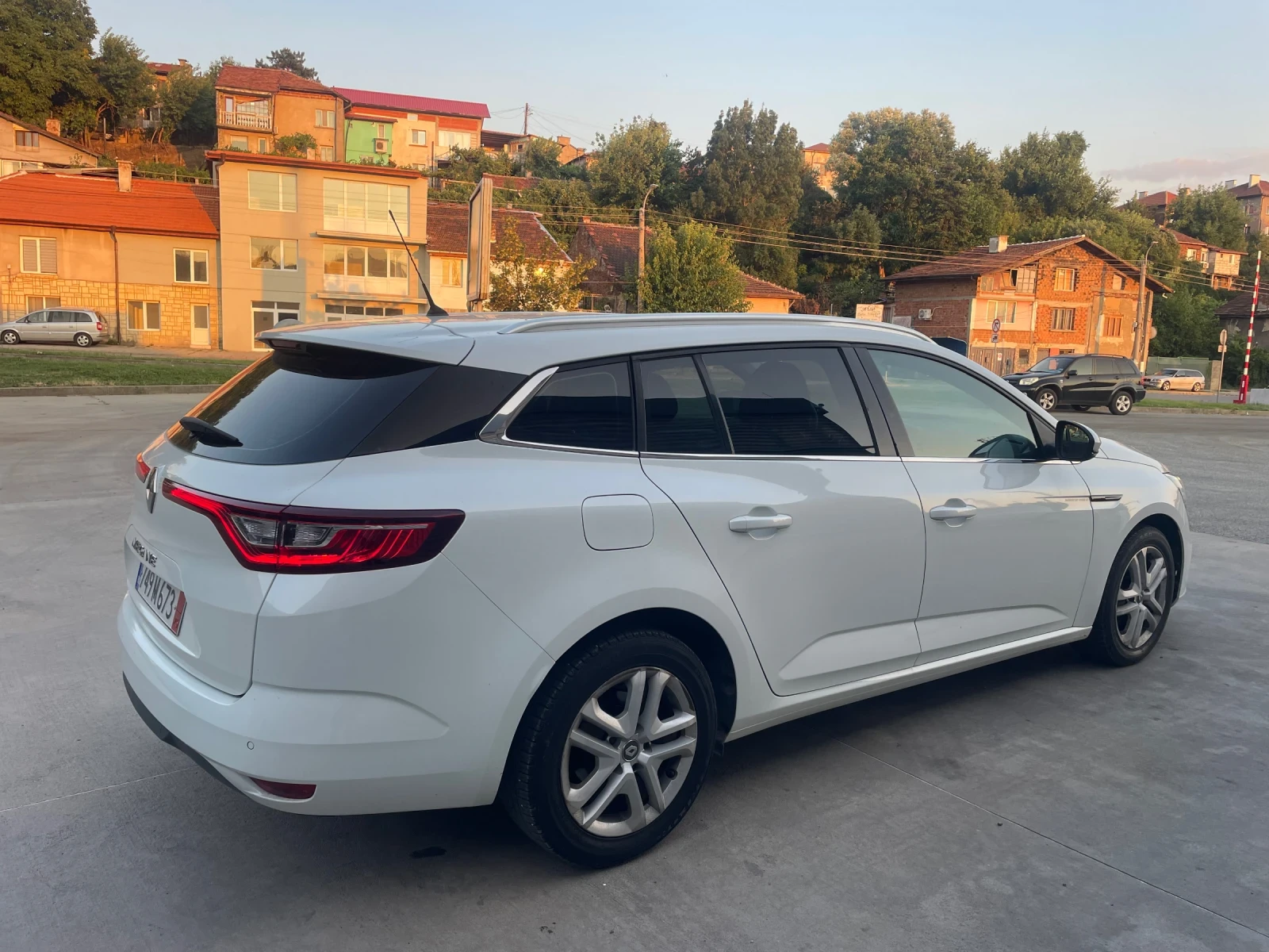 Renault Megane 1.5DCI ПЕРЛА LED НАВИ ПОДГРЕВ EURO6B - изображение 8
