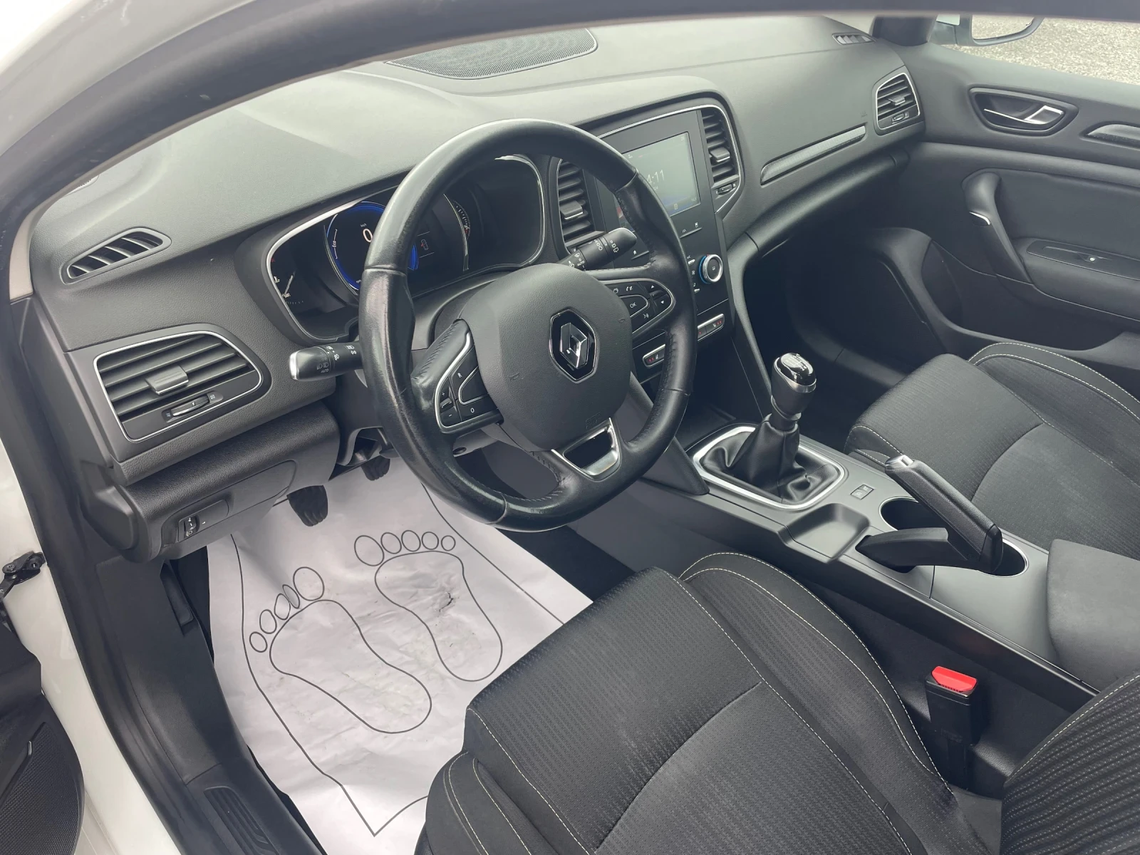 Renault Megane 1.5DCI ПЕРЛА LED НАВИ ПОДГРЕВ EURO6B - изображение 10
