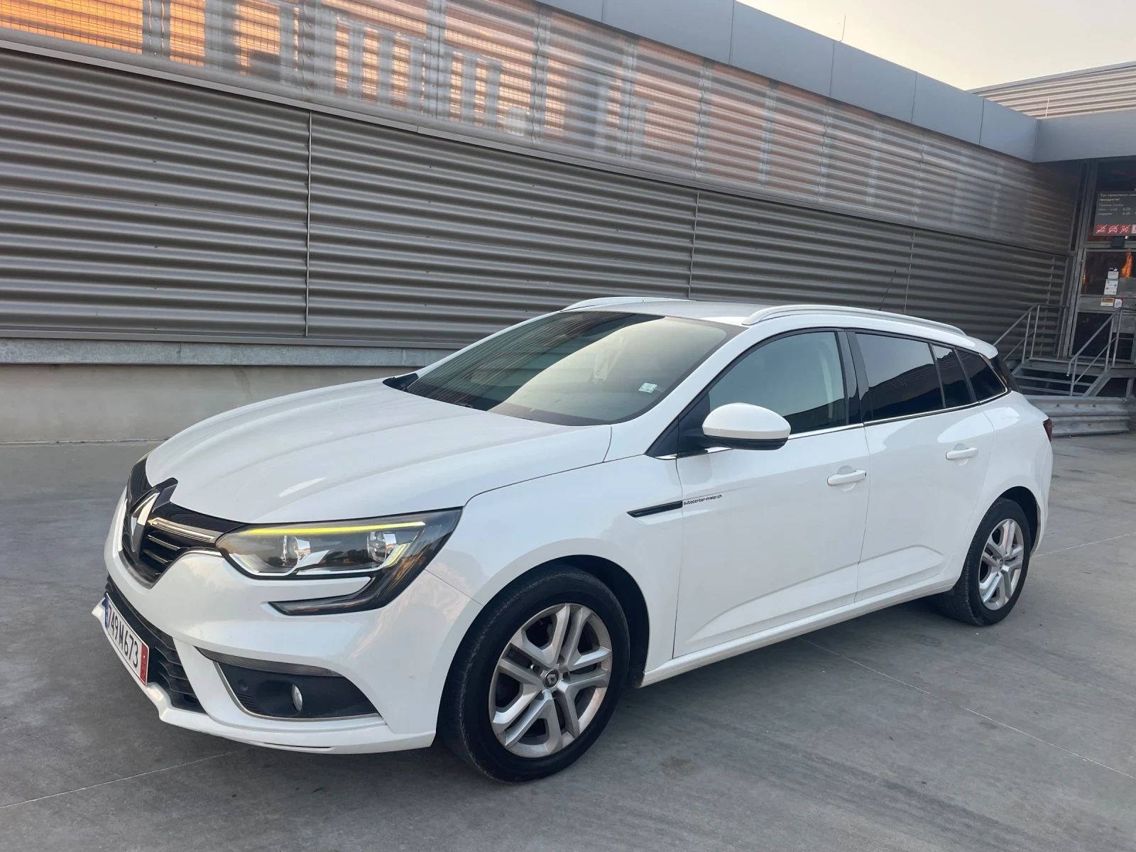 Renault Megane 1.5DCI ПЕРЛА LED НАВИ ПОДГРЕВ EURO6B - изображение 2