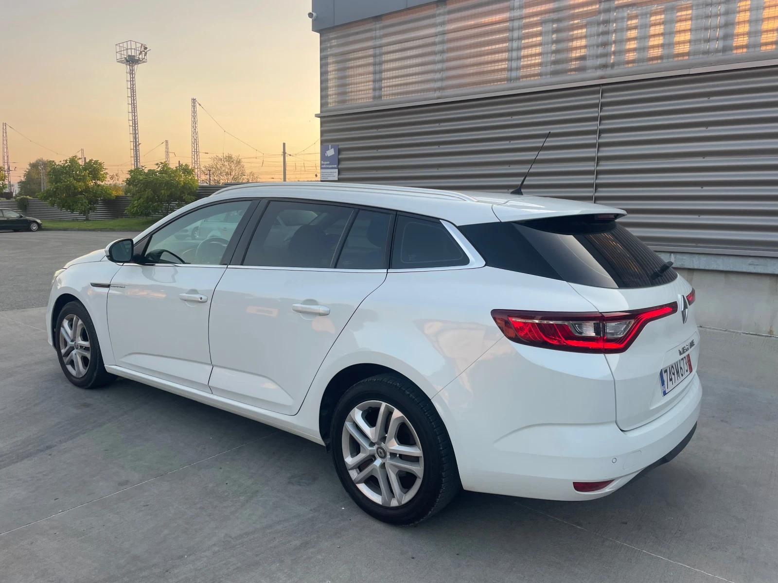 Renault Megane 1.5DCI ПЕРЛА LED НАВИ ПОДГРЕВ EURO6B - изображение 6