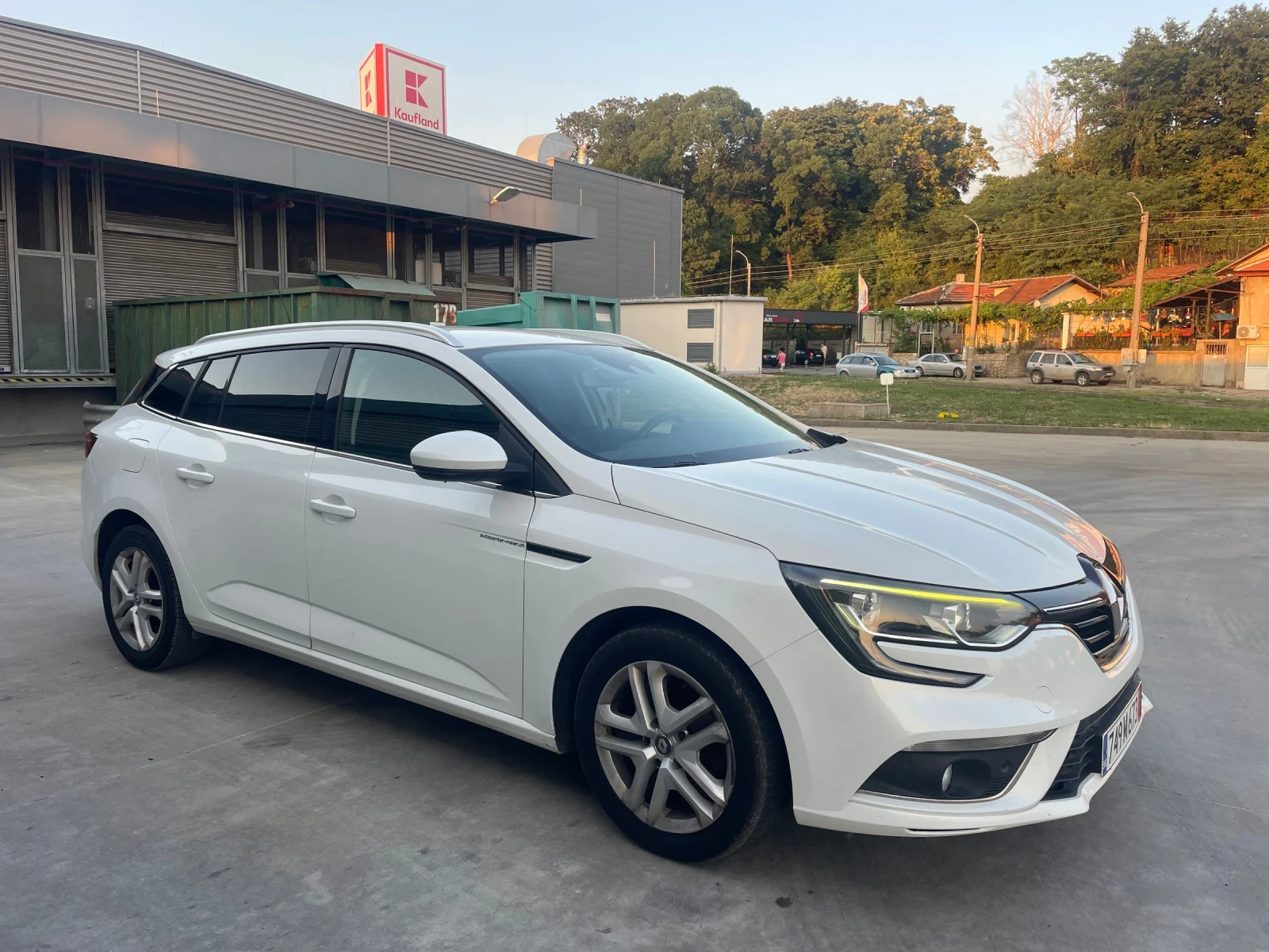 Renault Megane 1.5DCI ПЕРЛА LED НАВИ ПОДГРЕВ EURO6B - изображение 3