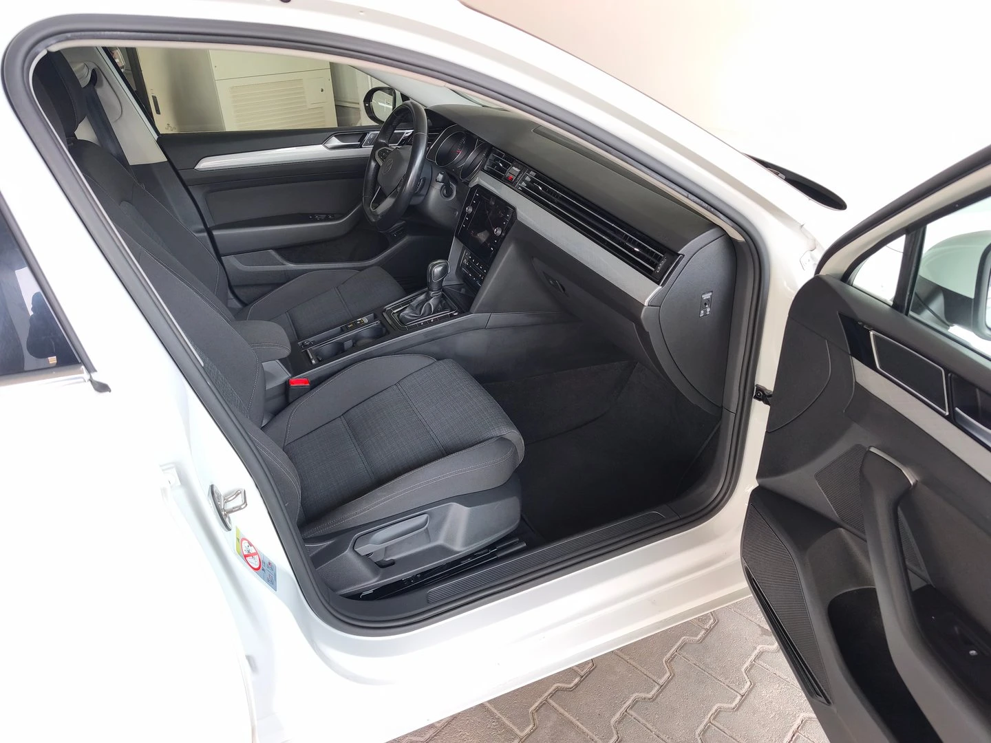 VW Passat Business 2.0 TDI SCR DSG | Mobile.bg � ����������� 12