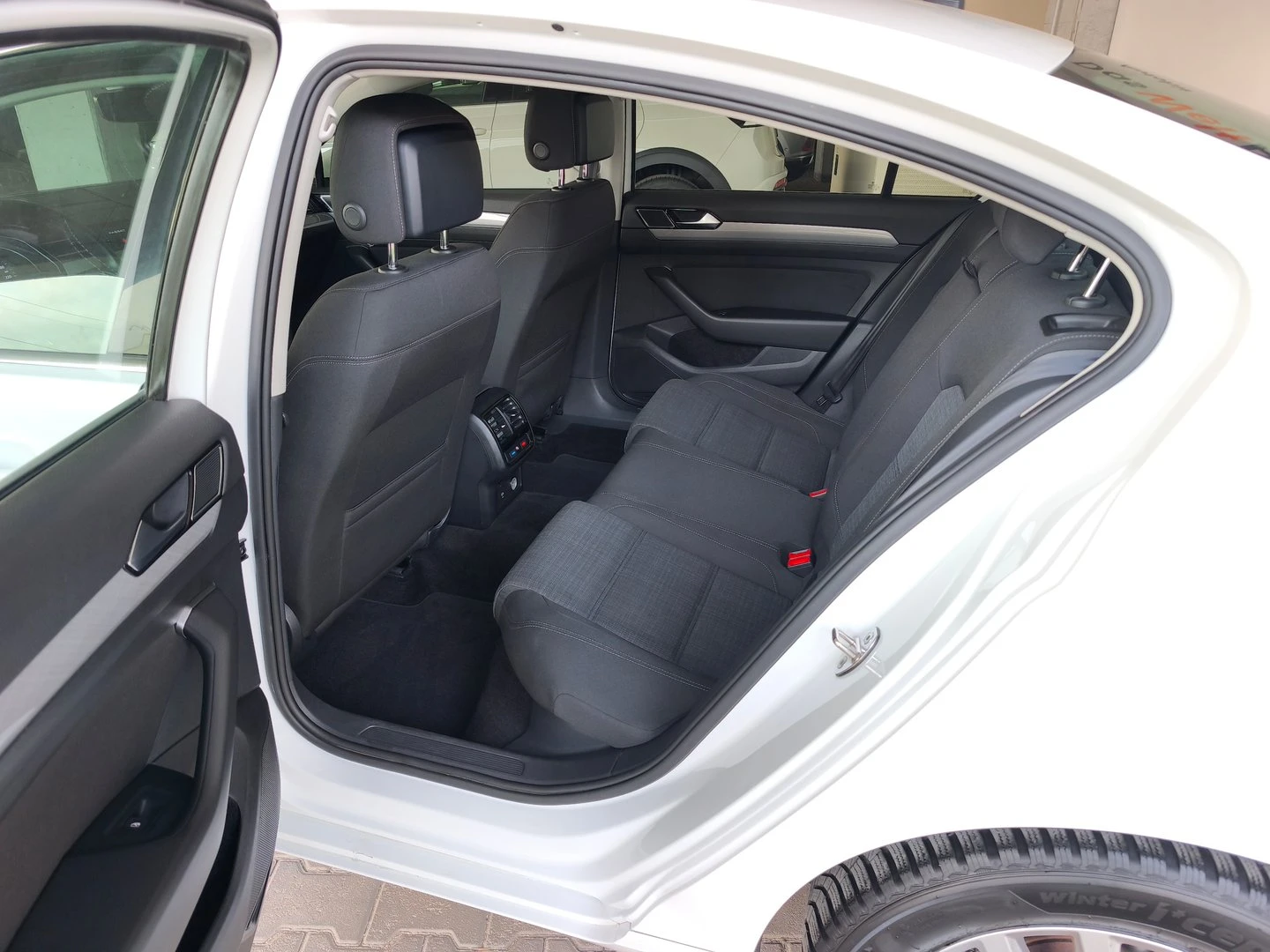 VW Passat Business 2.0 TDI SCR DSG | Mobile.bg � ����������� 7