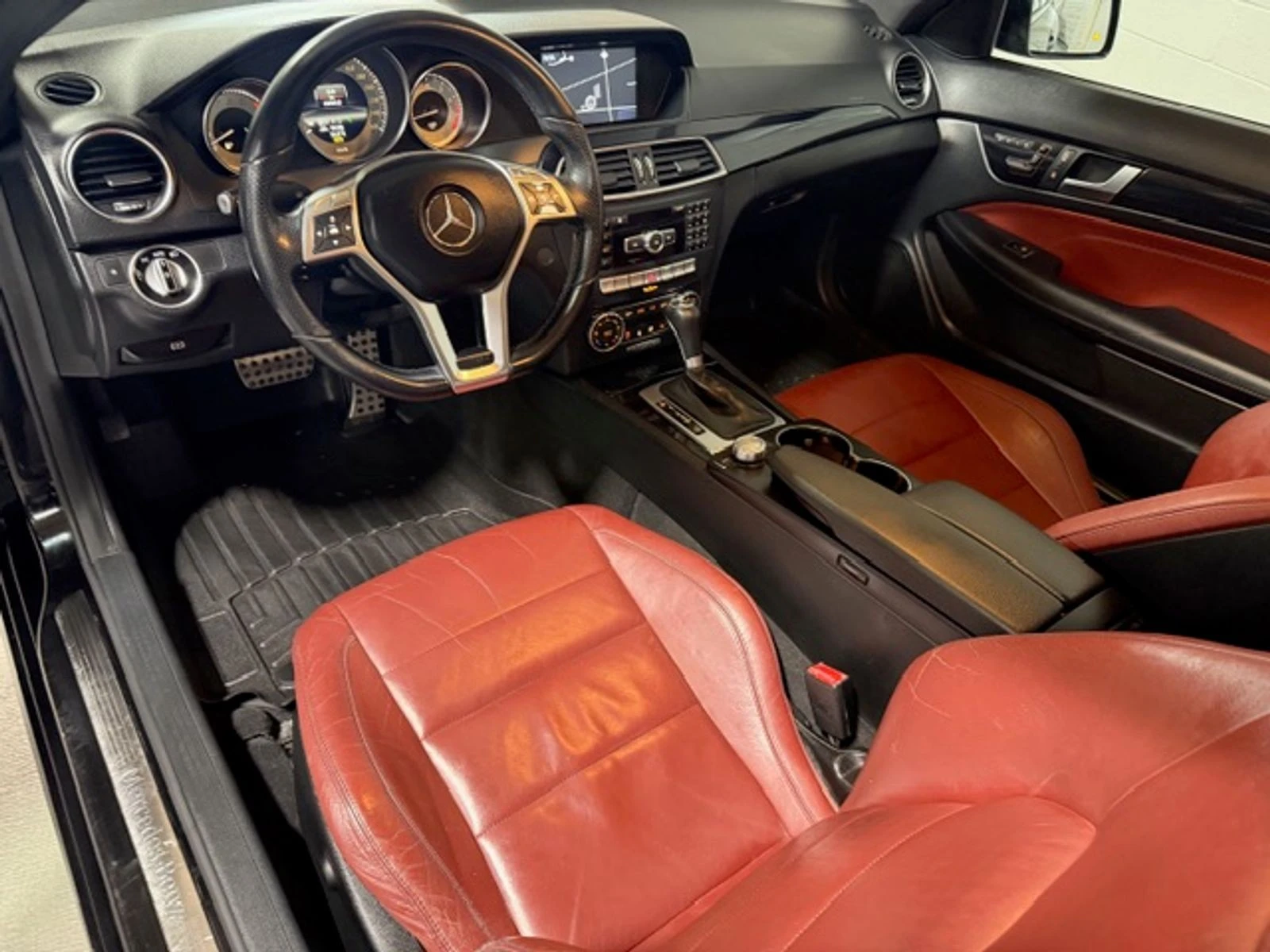 Mercedes-Benz C 350 С РЕГИСТРАЦИЯ & АВТО КРЕДИТ, снимка 11 - Автомобили и джипове - 53972131