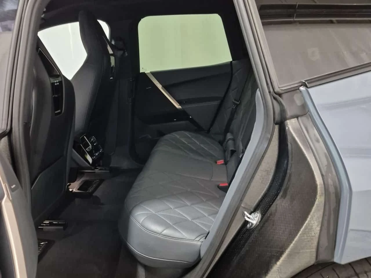 BMW iX XDRIVE50| SWAROWSKI| HUD| HARMAN KARDON| 2 ����� | Mobile.bg � ����������� 13