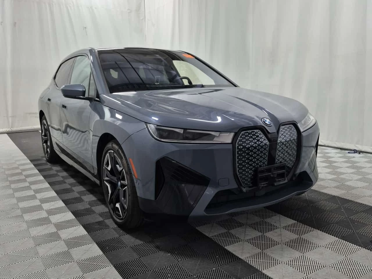 BMW iX XDRIVE50| SWAROWSKI| HUD| HARMAN KARDON| 2 ����� | Mobile.bg � ����������� 2