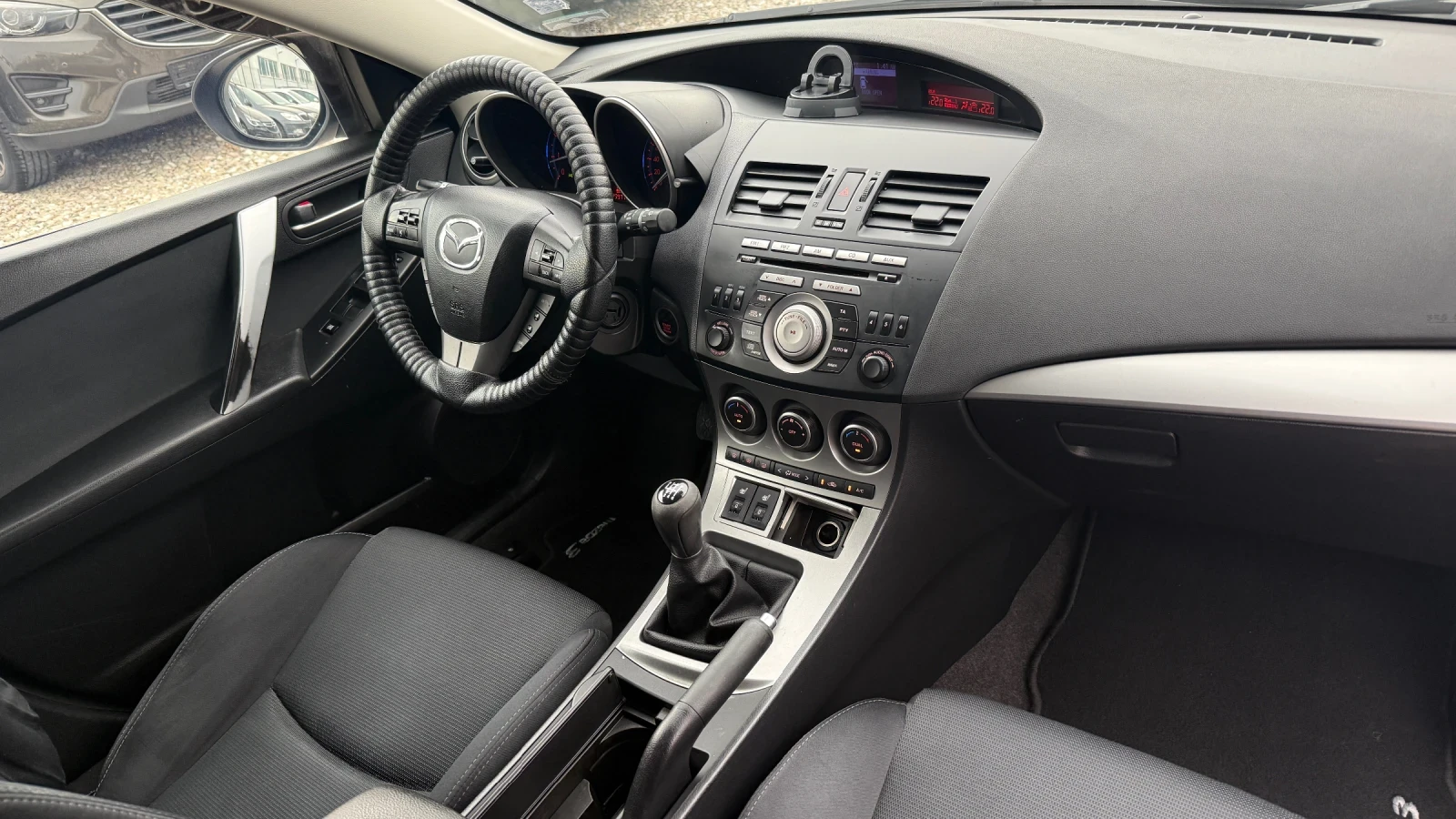 Mazda 3 2.0 i 150 ps, снимка 10 - Автомобили и джипове - 55805784