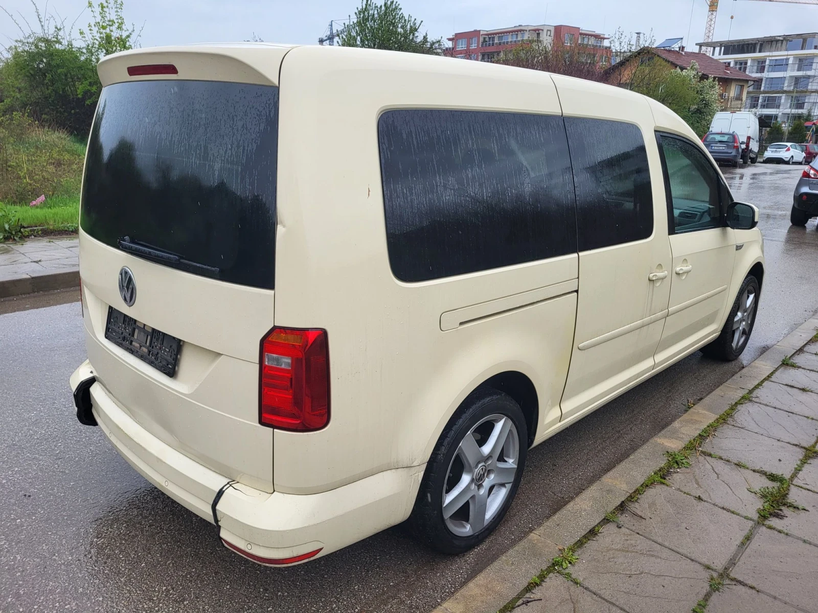 VW Caddy Инвалидна рампа 2.0тди  Автоматик , снимка 3 - Автомобили и джипове - 55950871