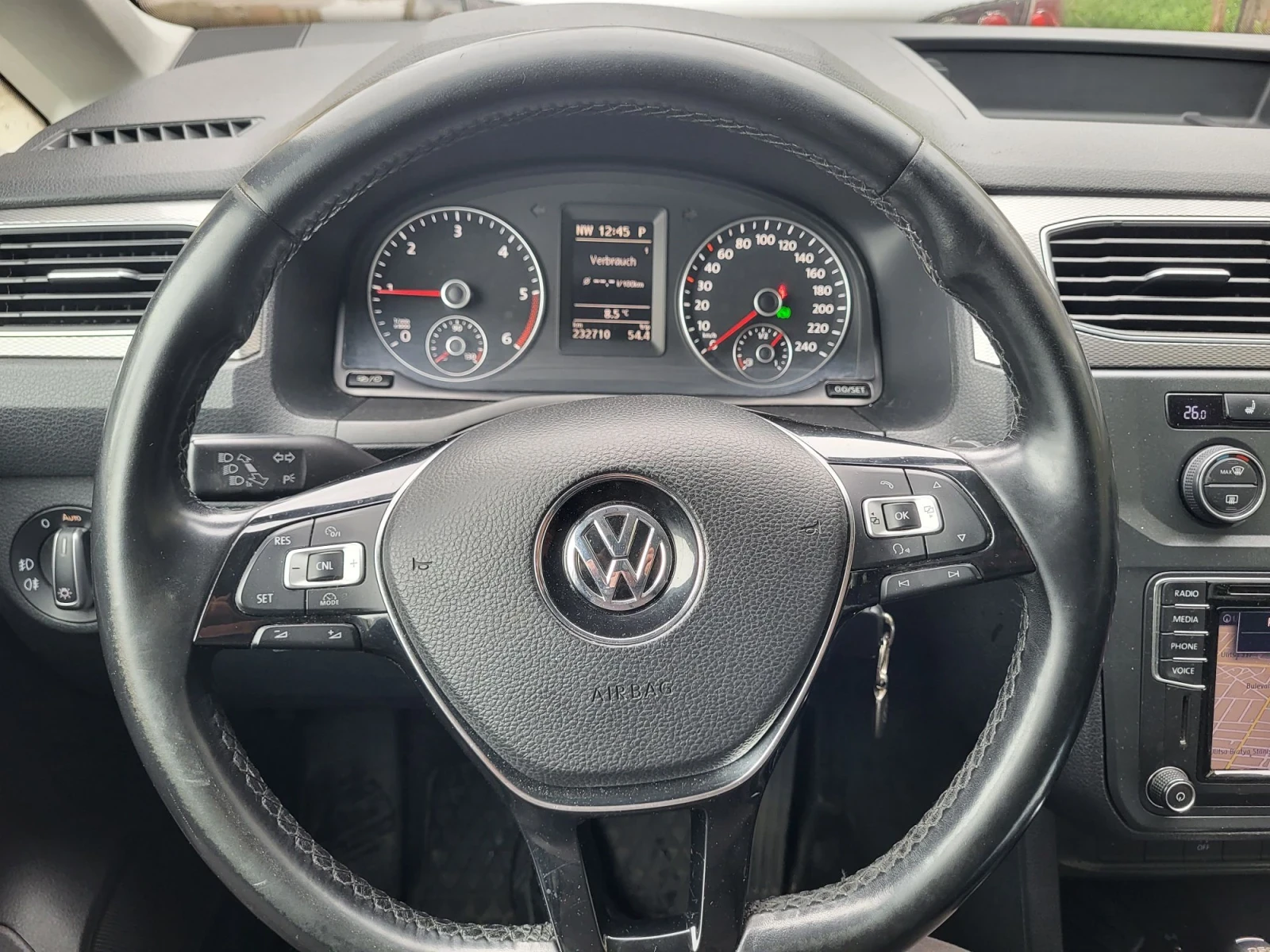 VW Caddy Инвалидна рампа 2.0тди  Автоматик , снимка 5 - Автомобили и джипове - 55950871