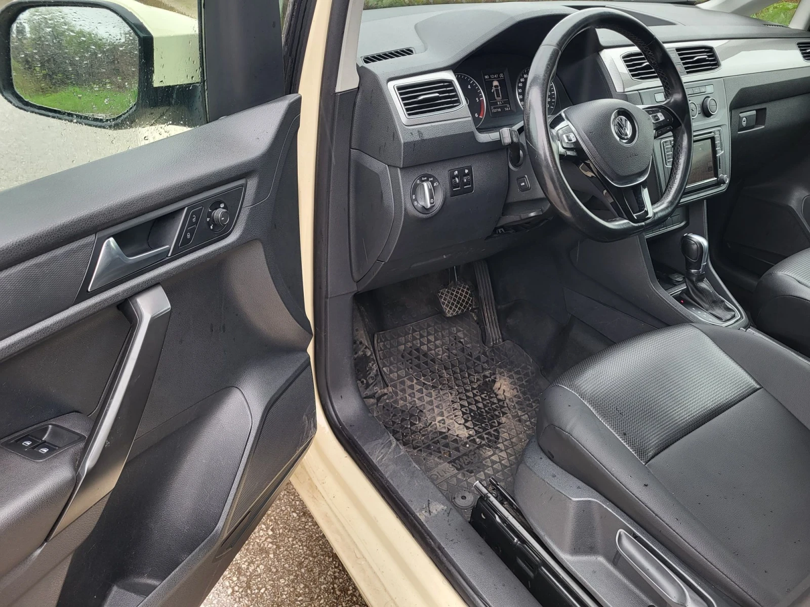VW Caddy Инвалидна рампа 2.0тди  Автоматик , снимка 8 - Автомобили и джипове - 55950871