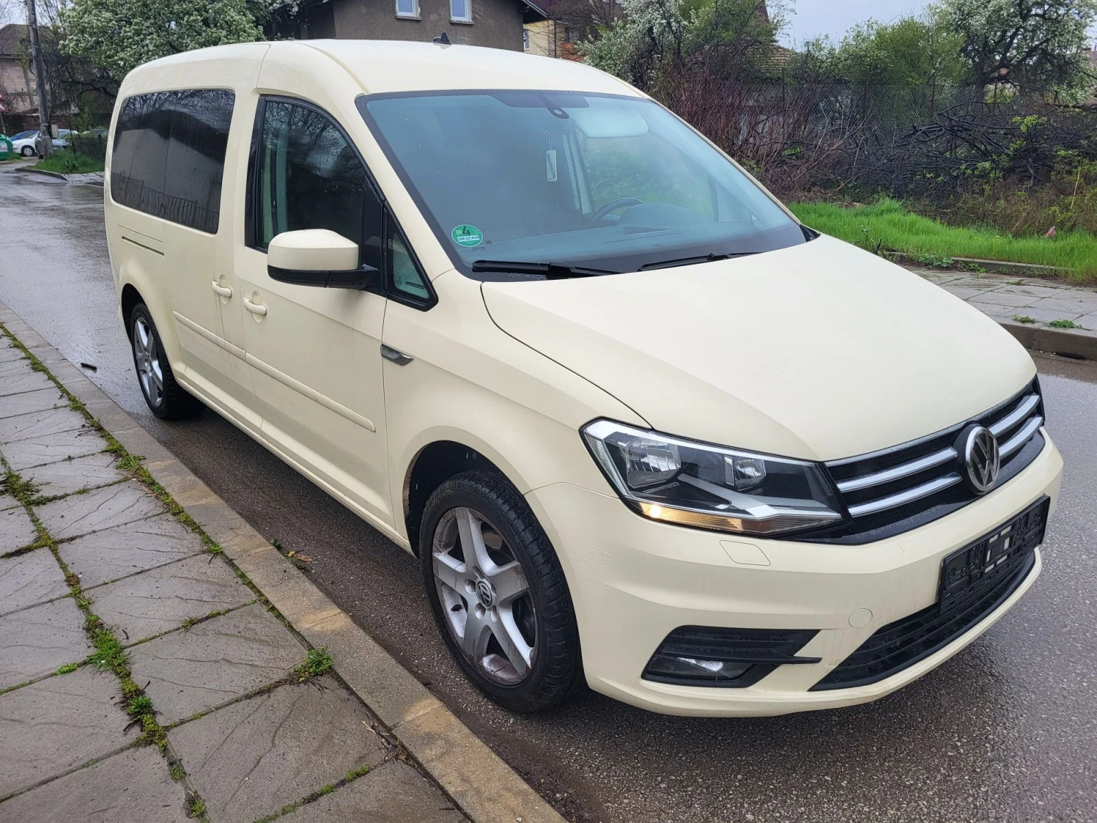VW Caddy Инвалидна рампа 2.0тди  Автоматик , снимка 2 - Автомобили и джипове - 55950871