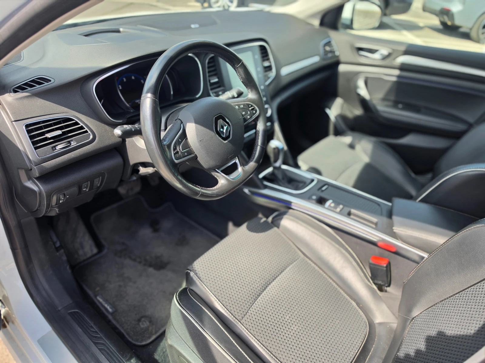 Renault Megane, снимка 8 - Автомобили и джипове - 56272102