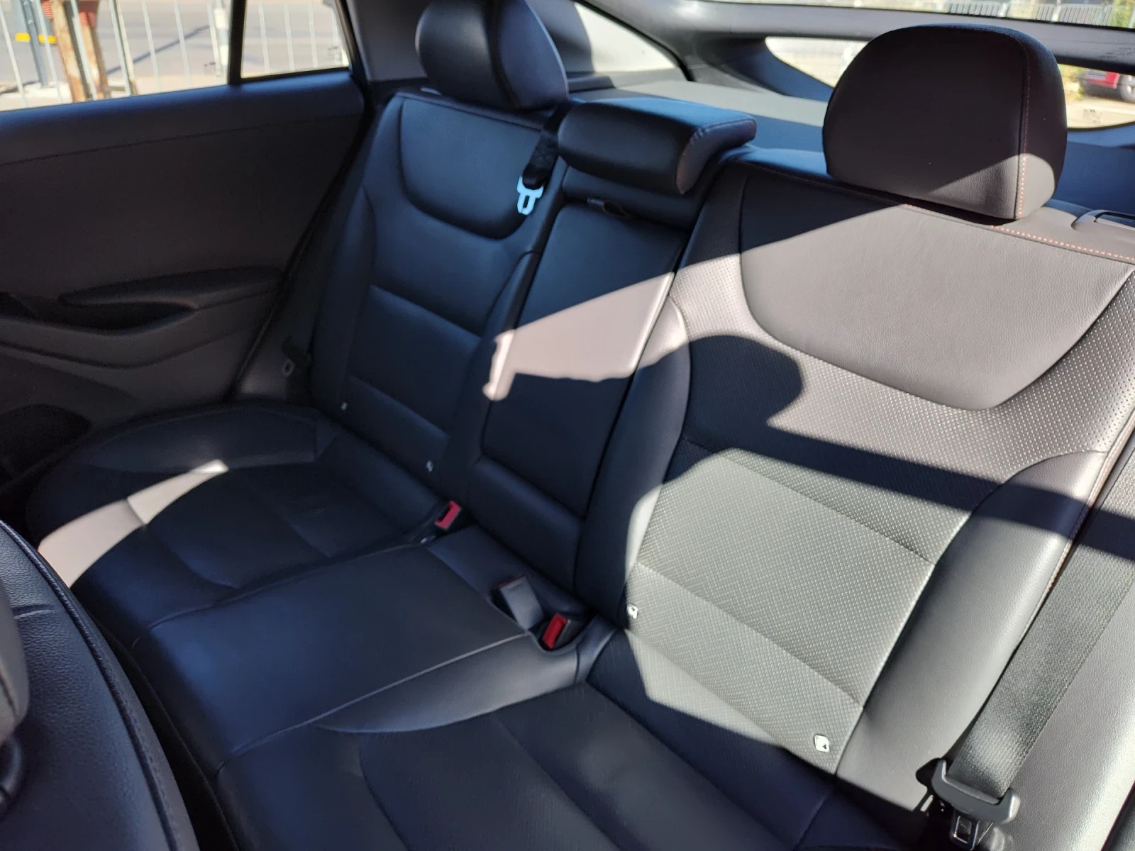 Hyundai Ioniq, снимка 12 - Автомобили и джипове - 56603743