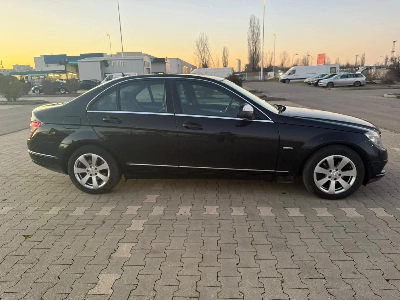 Mercedes-Benz 200, снимка 8 - Автомобили и джипове - 56655990