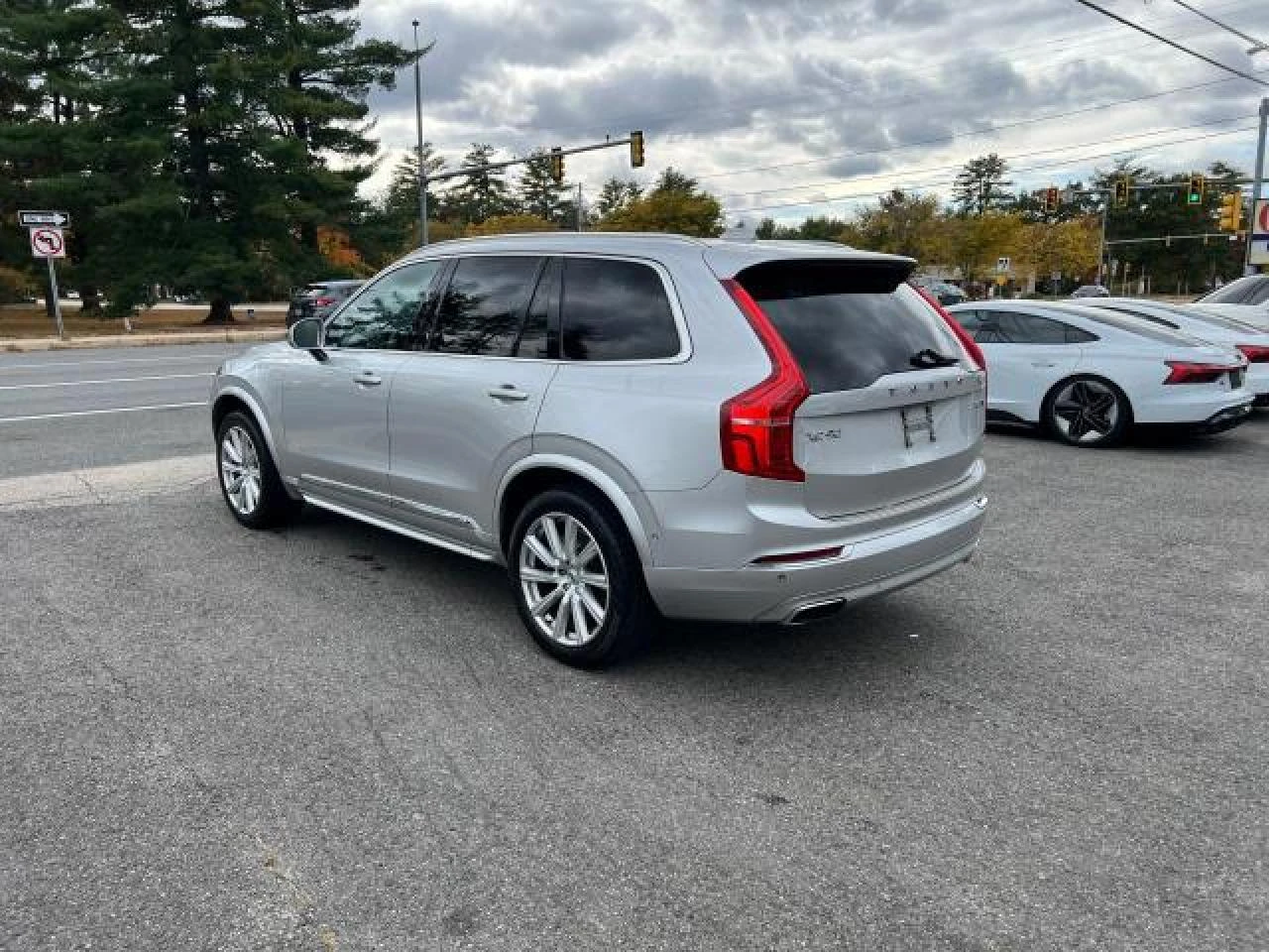 Volvo Xc90 T6/PANO/KEYLESS/NAVI/ПОДГРЕВ/ОБДУХВАНЕ - изображение 4