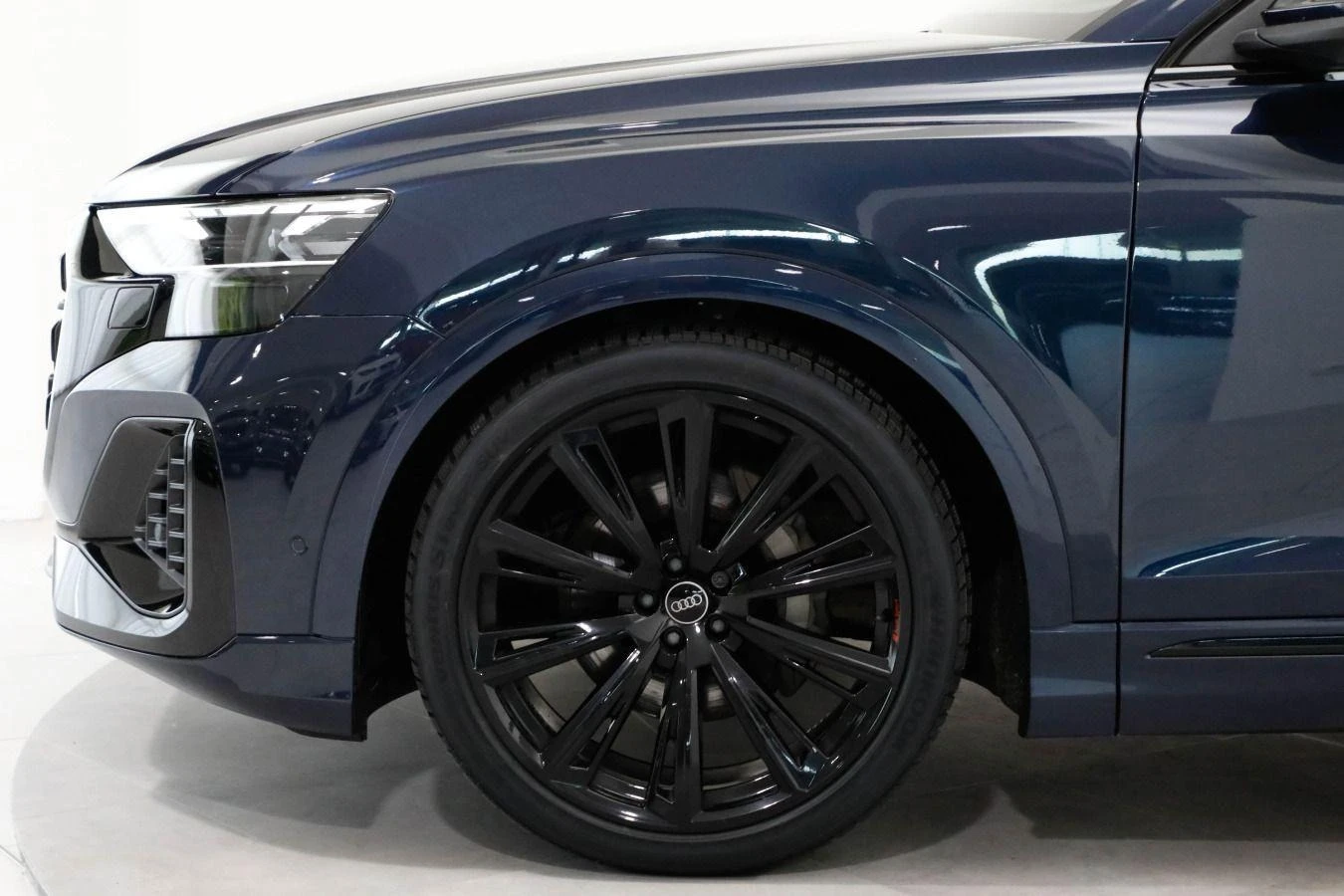 Audi Q8 55 TFSIe/PLUG-IN/FACELIFT/MATRIX/SOFT CLOSE/HEADUP - изображение 4